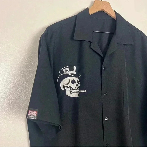 Real Men Smoke Cigars Button Up Short Sleeves - Picture 3 of 5